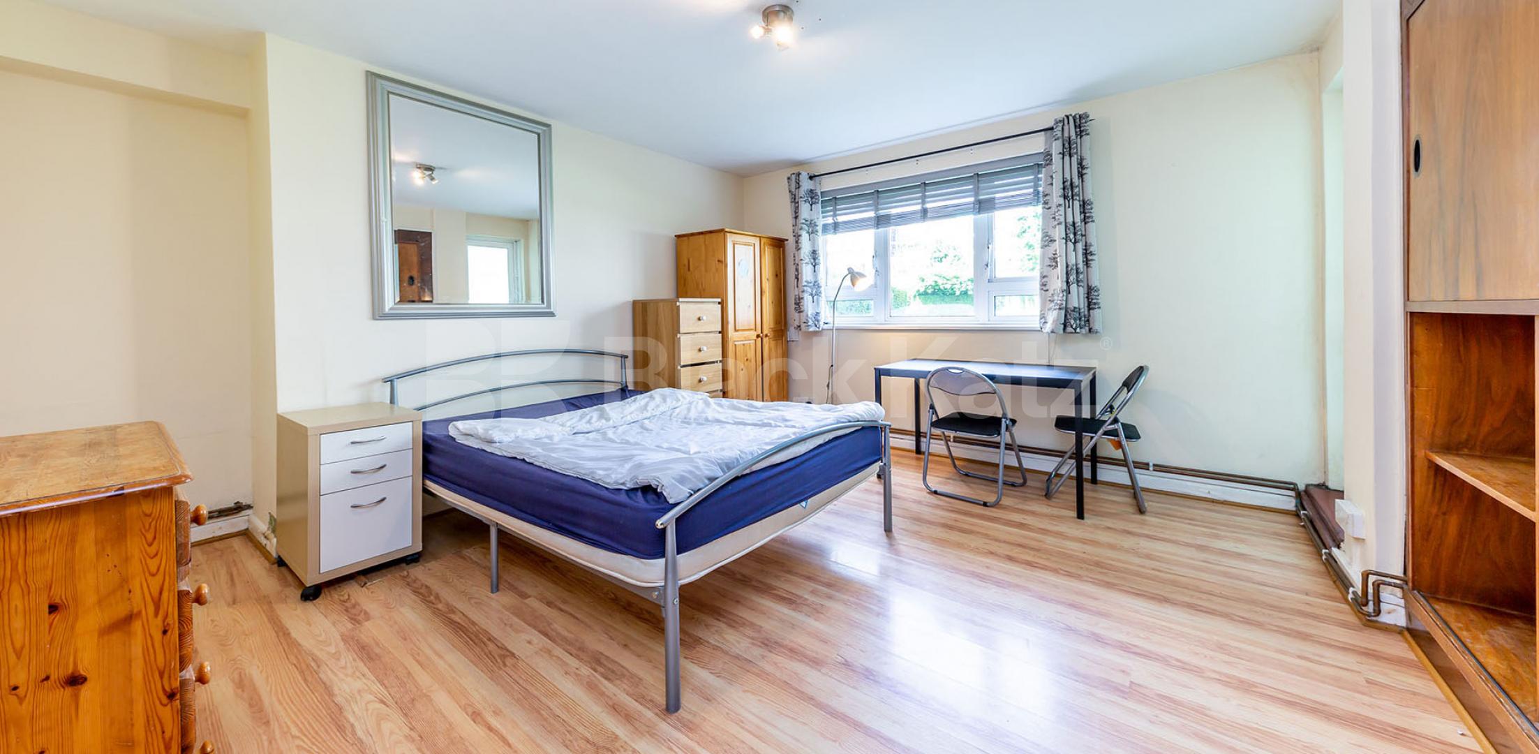 Spacious three double bedroom property perfect for students! Augustus Street, Camden / Regents Park